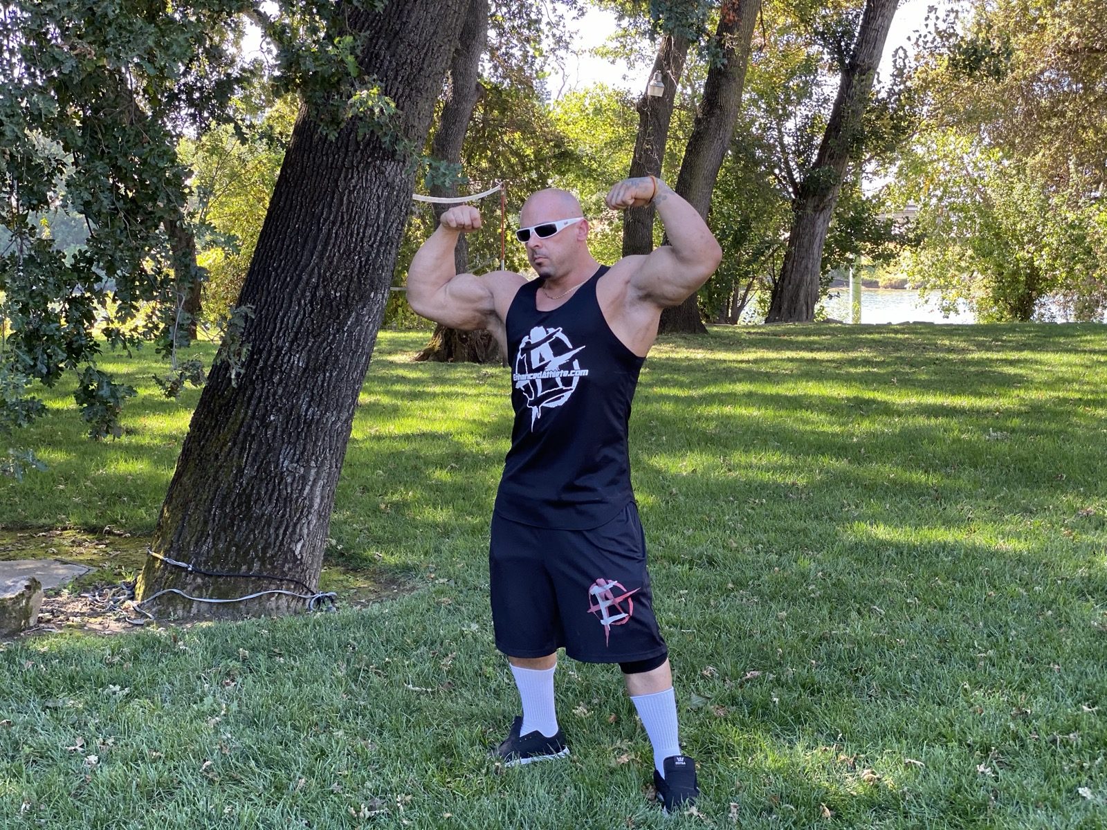 Double bicep in the park
